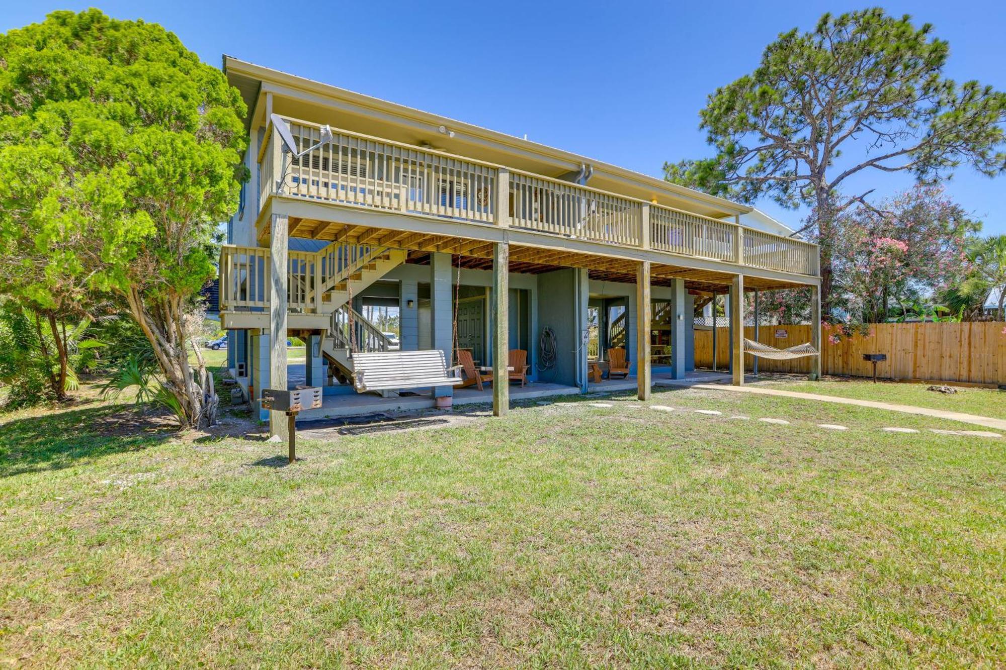 Сasa de vacaciones Waterfront Duplex With Dock And Views Near Town!