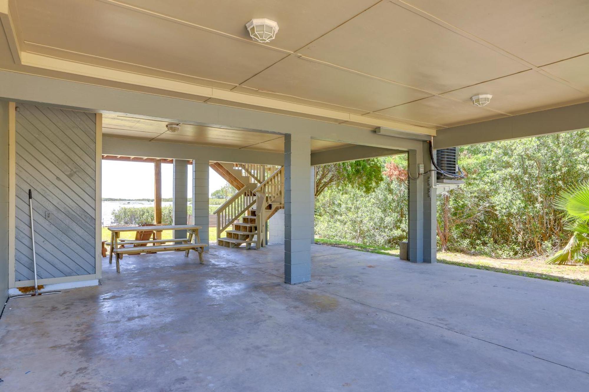 Waterfront Duplex With Dock And Views Near Town! Holiday home *