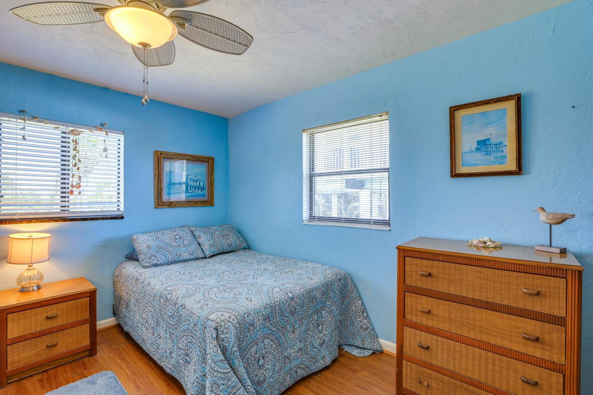 Waterfront Duplex With Dock And Views Near Town! Holiday home Cedar Key