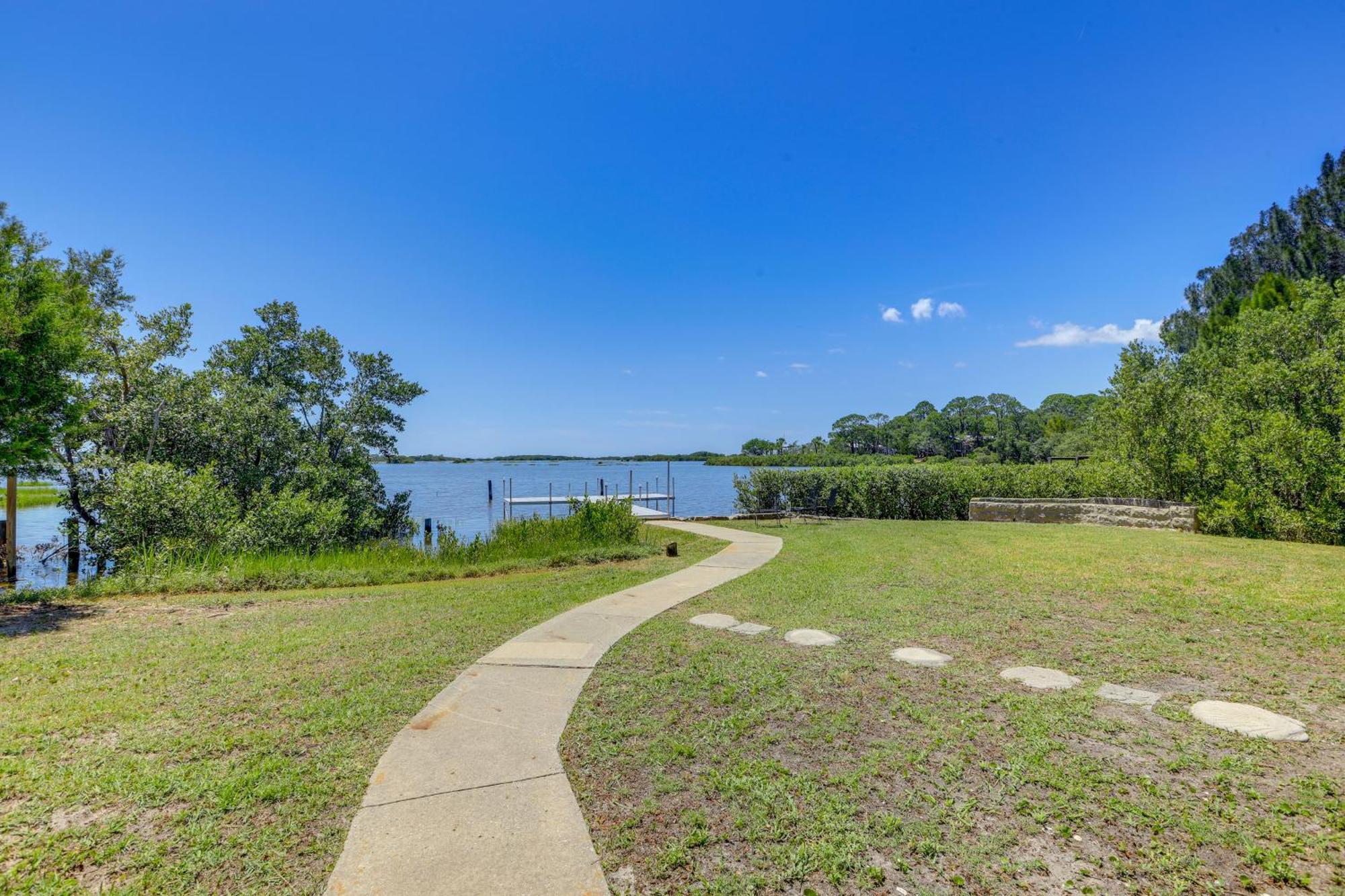Holiday home Waterfront Duplex With Dock And Views Near Town! Cedar Key