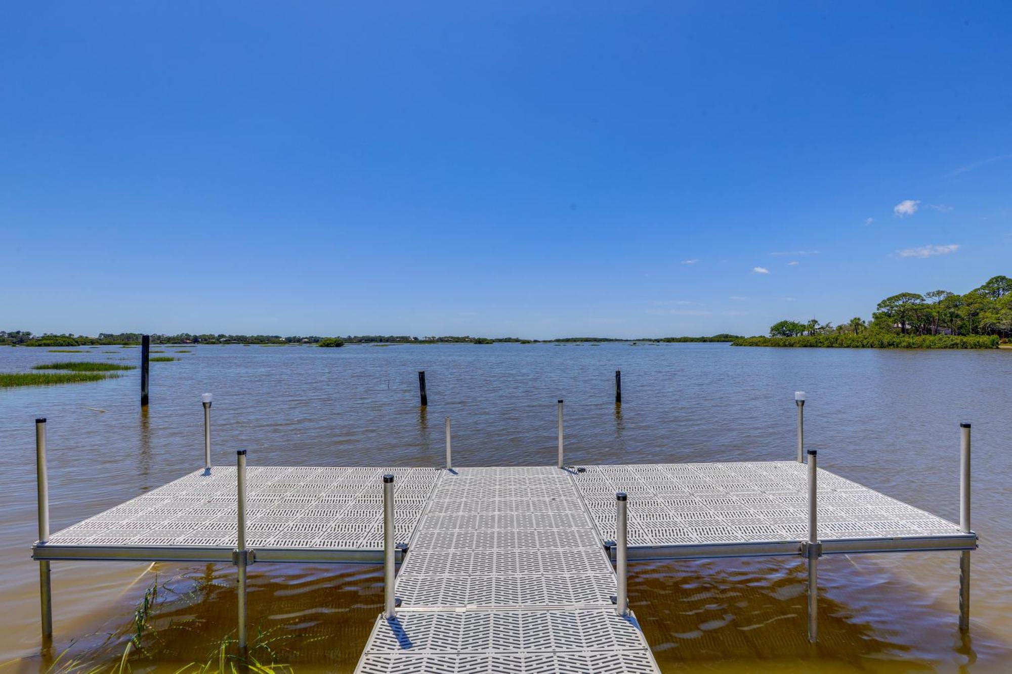 Waterfront Duplex With Dock And Views Near Town! Holiday home Cedar Key