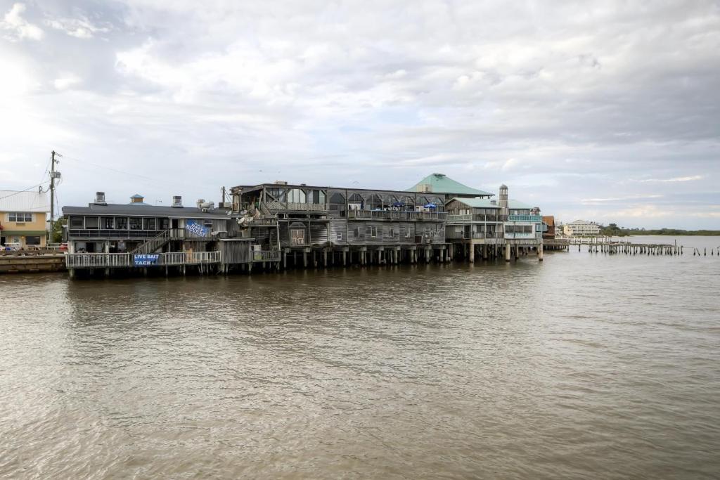Holiday home Waterfront Duplex With Dock And Views Near Town! *