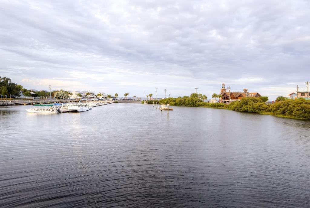 Holiday home Waterfront Duplex With Dock And Views Near Town!
